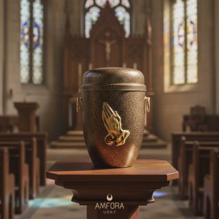 Urna s 3D motívom modliacich sa rúk prináša pokoj, nádej a dôstojnosť do priestoru spomienok. Viac o urne sa dozviete tu:...